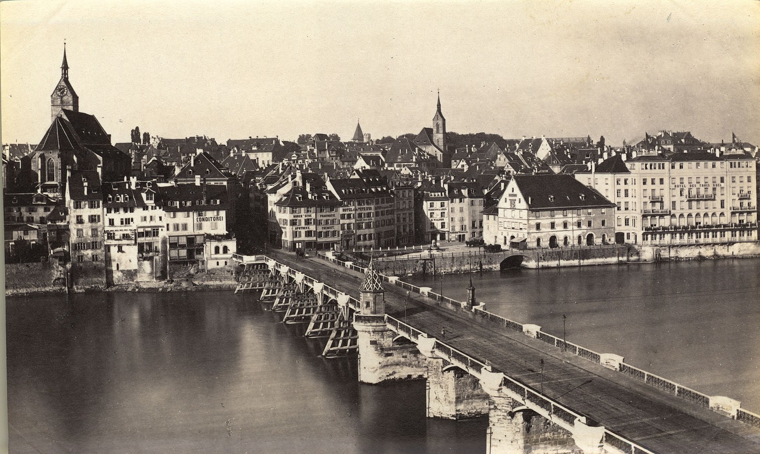 Hier noch ein anderer Blick auf Gross-Basel und die alte Rheinbrücke. Das Datum der Aufnahme ist leider unbekannt.