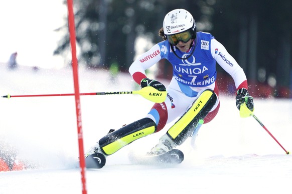 Switzerland&#039;s Wendy Holdener competes during the first run of an Alpine ski, women&#039;s World Cup slalom in Semmering, Austria, Saturday, Dec. 29, 2018. (AP Photo/Giovanni Auletta)