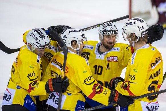 Les joueurs bernois laissent eclater leur joie, lors du match du championnat suisse de hockey sur glace de National League LNA, entre le Geneve Servette HC et le SC Bern, SCB, ce jeudi 18 mars 2021 a  ...