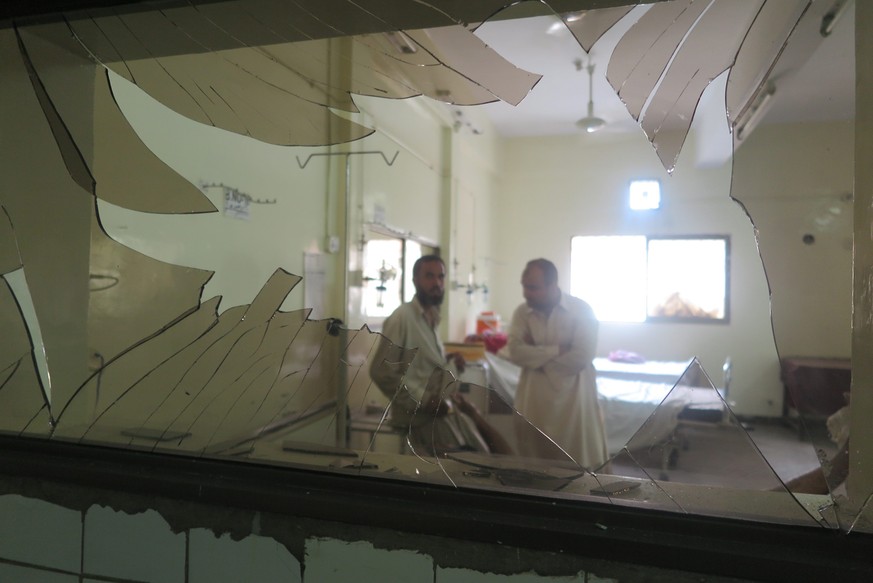 epa05464068 A view of a broken glass at the hospital following a bomb blast in restive Quetta, Pakistan, 08 August 2016. At least 34 people mostly lawyers including two journalists were killed when a  ...