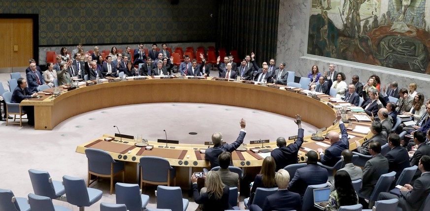 epa06198865 The United Nations Security Council holds vote on sanctions resolution against North Korea at United Nations headquarters in New York, New York, USA, 11 September 2017. The United Nations  ...