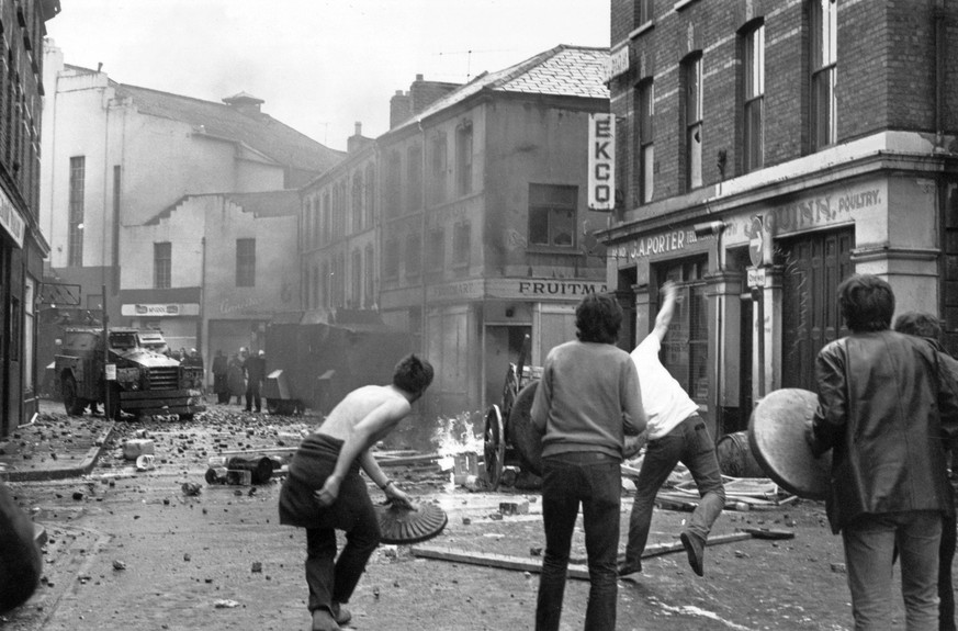12th August 1969: Derry youths throwing petrol bombs at the RUC during the Battle of the Bogside. (Photo by Peter Ferraz/Getty Images)