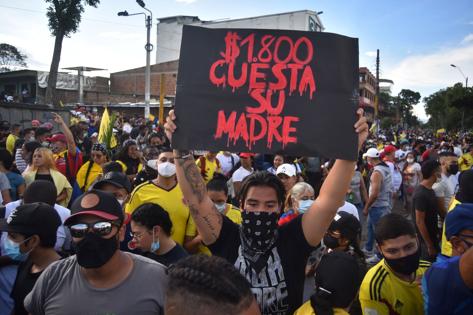epa09172987 Demonstrators participate in a new day of protests against the tax reform, while commemorating International Workers&#039; Day, in Cali, Colombia, 01 May 2021. Massive demonstrations and m ...