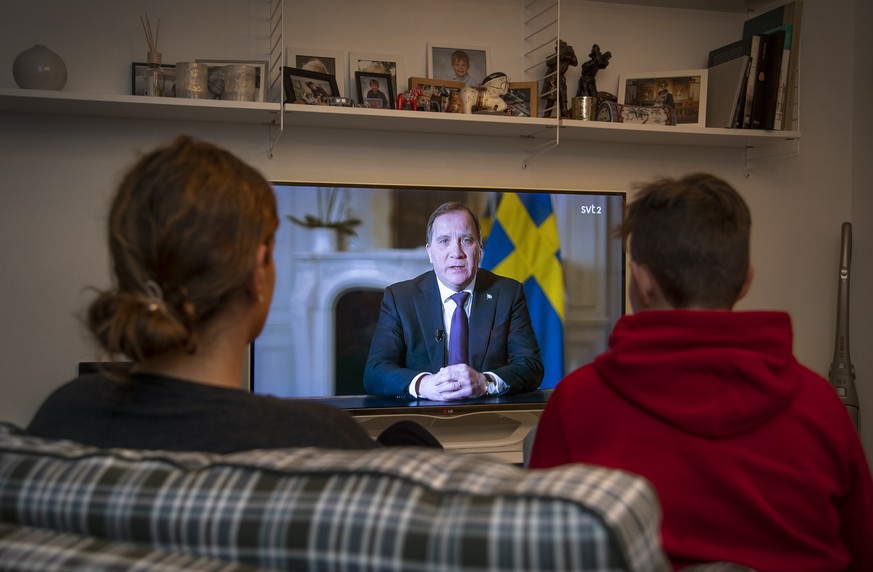 epa08314179 People watching Sweden&#039;s Prime Minister Stefan Lofven addressing the nation on coronavirus crisis broadcast on Swedish national public television, Stockholm, Sweden, 22 March 2020. Co ...