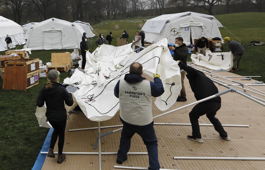 epa08330962 Field tents are erected as a makeshift hospital in the East Meadow of Central Park by the disaster relief organization Samaritan&#039;s Purse in New York, USA, 29 March 2020. New York City ...