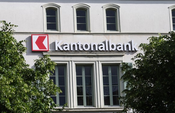 ZUM BOERSENGANG DER GLARNER KANTONALBANK STELLEN WIR IHNEN FOLGENDES BILDMATERIAL ZUR VERFUEGUNG - Glarner Kantonalbank, GLKB, in Glarus, aufgenommen am Montag, 9. Juni 2014. Die Glarner Kantonalbank  ...