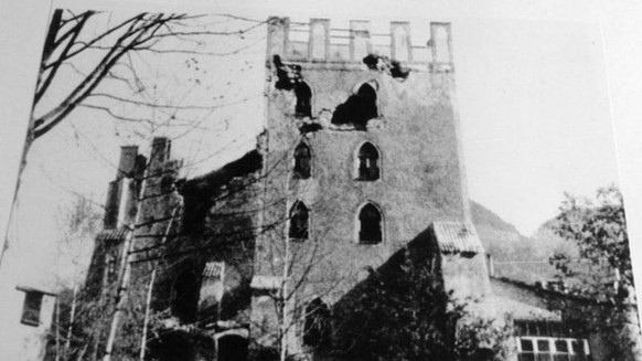 Das beschädigte Schloss Itter
https://www.warhistoryonline.com/wp-content/uploads/2015/10/damaged-Itter.jpg