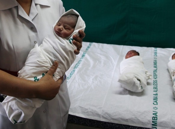 Neugeborene im Albless Hospital in Mumbai. Die Gefahr ist gross, dass eins von ihnen den ersten Monat wegen der Luftverschmutzung nicht