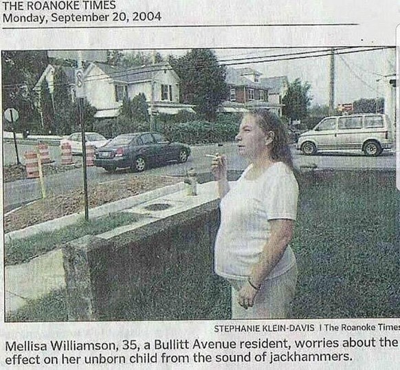 «Mellisa Williamson, 35, Bewohnerin der Bullitt Avenue, macht sich Sorgen, dass der Lärm des Presslufthammers schädlich für ihr Kind sein könnte.»
