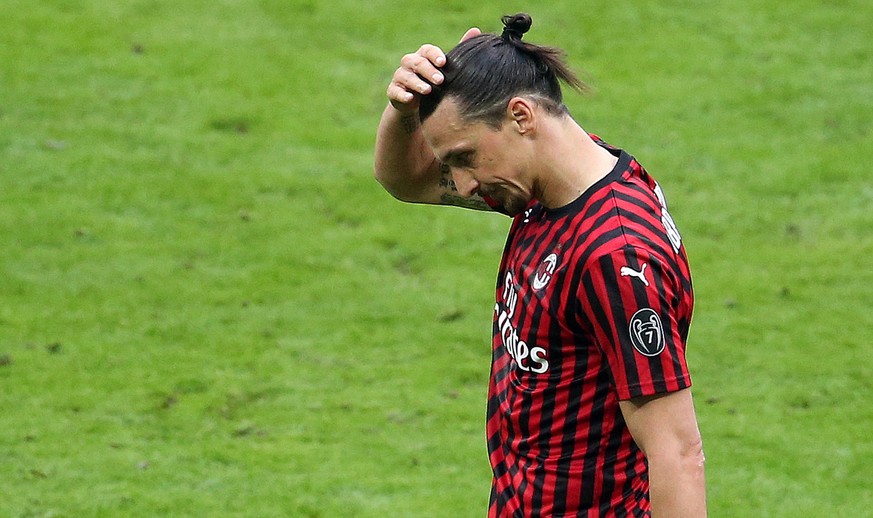 epa08278834 Ac Milan&#039;s player Zlatan Ibrahimovic reacts after the Italian Serie A soccer match between AC Milan and Genoa CFC in Milan, Italy, 08 March 2020. EPA/MATTEO BAZZI
