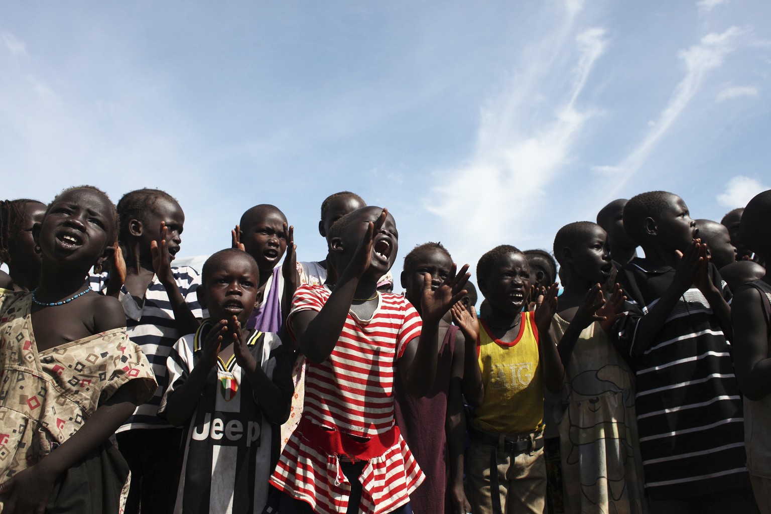 Children sing slogans against South Sudan&#039;s President Salva Kiir in an IDP (internally displaced persons) camp in the United Nations Mission In South Sudan (UNMISS) base in Juba May 6, 2014. EUTE ...