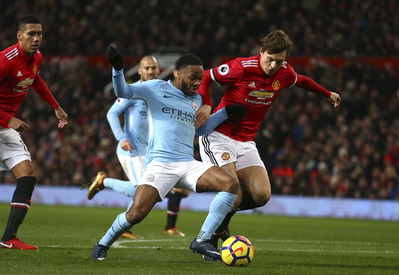 Manchester City&#039;s Raheem Sterling fights for the ball with Manchester United&#039;s Victor Lindelof, right, during the English Premier League soccer match between Manchester United and Manchester ...