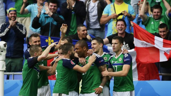 epa05370325 Players of Northern Ireland celebrate their 2-0 lead during the UEFA EURO 2016 group C preliminary round match between Ukraine and Northern Ireland at Stade de Lyon in Lyon, France, 16 Jun ...