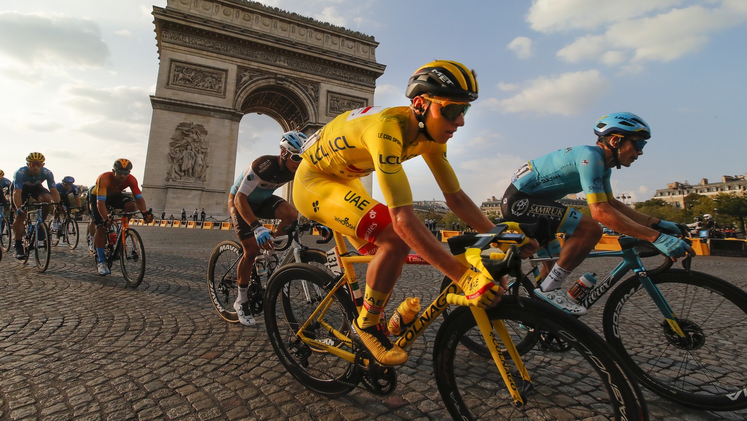 Slovenia&#039;s Tadej Pogacar, wearing the overall leader&#039;s yellow jersey, rides past the Arc de Triomphe on the Champs-Elysees during the twenty-first and last stage of the Tour de France cyclin ...