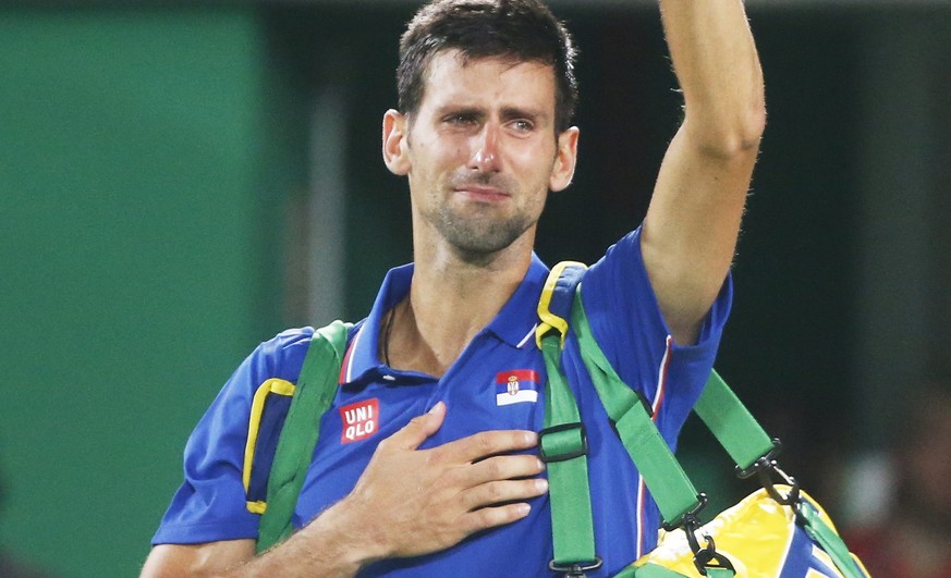 epa05463846 Novak Djokovic of Serbia waves as he leaves the court after losing against Juan Manuel del Potro of Argentina during the men&#039;s singles match of the Rio 2016 Olympic Games Tennis event ...