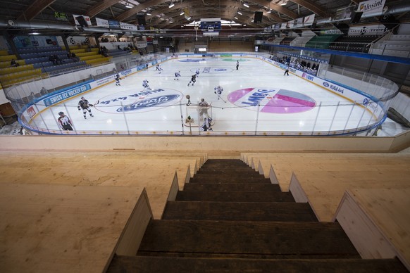 Geisterspiel beim Swiss Ice Hockey Cup 1/8 Final, zwischen dem SC Langenthal und den EV Zug am Sonntag 25. Oktober 2020 in der Eishalle Schoren in Langenthal. (KEYSTONE /Marcel Bieri)