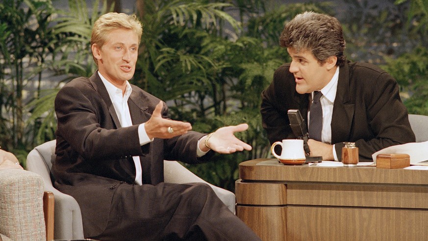 Wayne Gretzky, 27 smiles as he talks to guest host Jay Leno, right, during the taping of Monday night&#039;s &quot;Tonight&quot; show at NBC-TV studios in Burbank, Calif on August 20, 1988. Gretzky wa ...