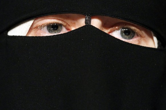 Nora Illi, Frauenbeauftragte Islamischer Zentralrat Schweiz (IZRS), diskutiert am Dienstag, 25. Mai 2010, in Zuerich. Die Podiumsdiskussion zum Thema &quot;Braucht die Schweiz ein Burka-Verbot?&quot;  ...