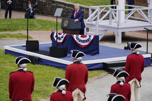 President Donald Trump speaks during a Memorial Day ceremony at Fort McHenry National Monument and Historic Shrine, Monday, May 25, 2020, in Baltimore. (AP Photo/Evan Vucci)
Donald Trump Melania Trump