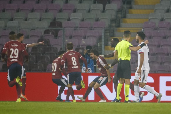 Servette&#039;s midfielder Miroslav Stevanovic, 3rd right, celebrates his goal with teammates after scoring the 1:0, during the Super League soccer match of Swiss Championship between Servette FC and  ...