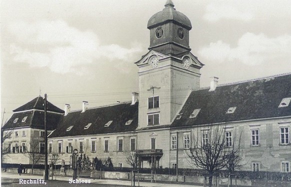 Schloss Rechnitz, um 1930. Nach Kriegsende brannte es ab.