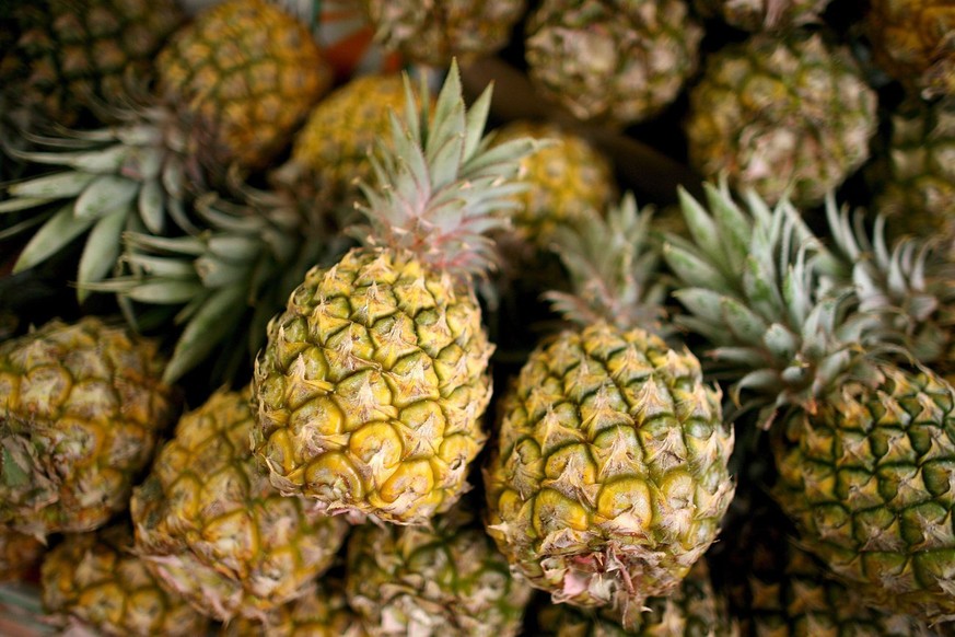 epa01057654 South African grown Pineapples for sale in a vegetable market in Cape Town, South Africa 06 July 2007. High levels of the toxic heavy metal Cadmium have been found in South African Pineapp ...