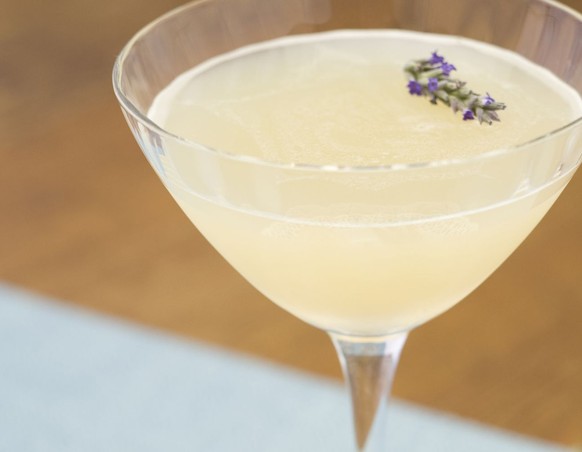 lavender lemon drop martini cocktail trinken drinks alkohol https://www.thespruceeats.com/lavender-lemon-drop-recipe-761094