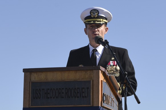 epa08339915 A handout photo by the US Defense Video &amp; Imagery Distribution System (DVIDS) showing Capt. Brett Crozier addresses the crew for the first time as commanding officer of the aircraft ca ...