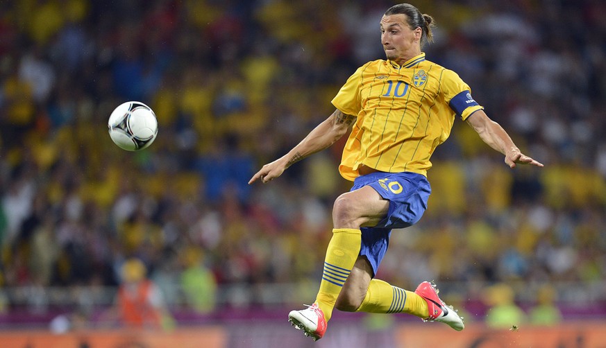 Sweden&#039;s Zlatan Ibrahimovic jumps for a volley during the Euro 2012 soccer championship Group D match between Sweden and England in Kiev, Ukraine, Friday, June 15, 2012. (AP Photo/Martin Meissner ...