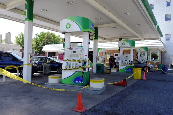 epa09198358 A general view of a gas station affected by shortages in Washington DC, USA, 13 May 2021. Drivers in the District of Columbia are witnessing shortages of gasoline as a result of the Coloni ...