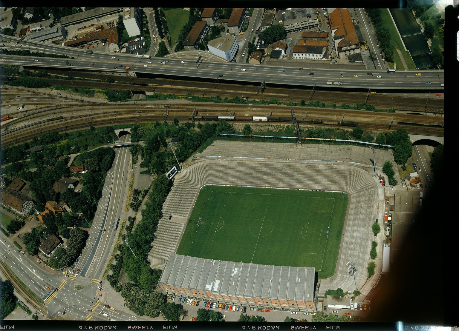 Hier das Fussballstadion Sankt Jakob im Jahr 1982.