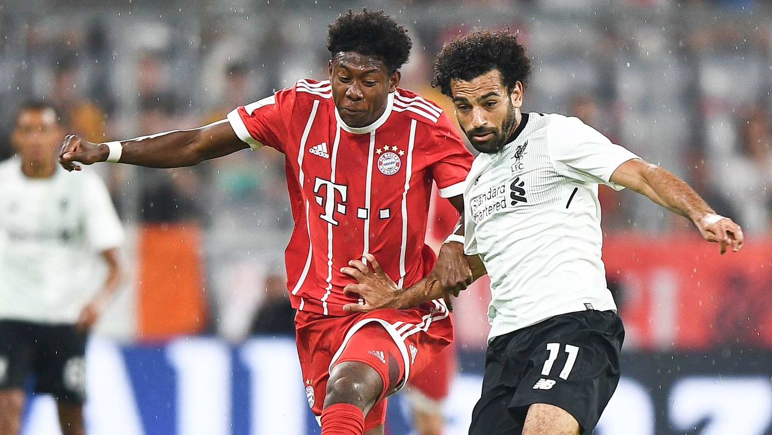 epa06120270 Mohamed Salah (R) of FC Liverpool in action against David Alaba of FC Bayern Munich during the Audi Cup soccer semi final match FC Bayern Munich vs FC Liverpool in Munich, Germany, 01 Augu ...
