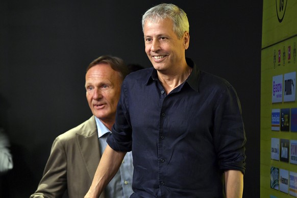 epa06867679 Swiss Lucien Favre (R), the newly appointed head coach of German Bundesliga team Borussia Dortmund, and Dortmund&#039;s CEO Hans-Joachim Watzke (L) arrive for a press conference at Signal  ...