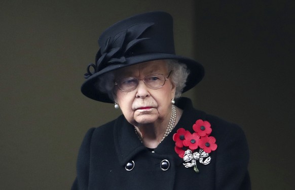 Britain&#039;s Queen Elizabeth II looks on from the balcony of the Foreign Office, during the Remembrance Sunday service at the Cenotaph, in Whitehall, London, Sunday Nov. 8, 2020. (Chris Jackson/Pool ...