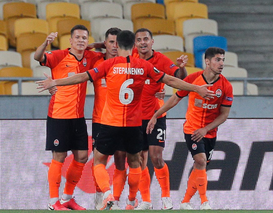 epa08586039 Players of Shakhtar celebrate a goal during the UEFA Europa League round of 16, second leg soccer match between FC Shakhtar Donetsk and VfL Wolfsburg in Kiev, Ukraine, 05 August 2020. EPA/ ...
