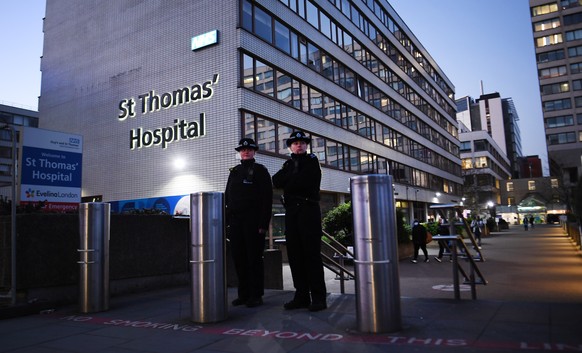 epa08347281 Police stand guard outside St.Thomas&#039;s Hospital in London, Britain, 07 April, 2020. British Prime Minister Boris Johnson is being treated for Coronavirus at St. Thomas&#039; Hospital, ...