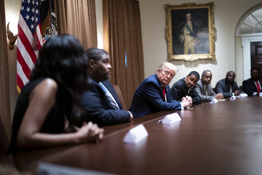 epa08478384 US President Donald J. Trump makes remarks as he is surrounded by African-American supporters in the Cabinet Room of the White House, in Washington, DC, USA, 10 June 2020. EPA/Doug Mills / ...