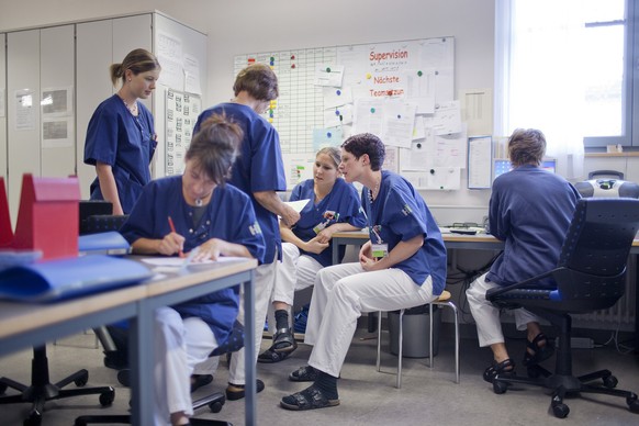 Care attendants of the clinic in Flawil in the canton of St. Gallen, Switzerland, hold a meeting, pictured on June 25, 2009. The Clinic Flawil is the acute care hospital of the Cantonal Hospital St. G ...