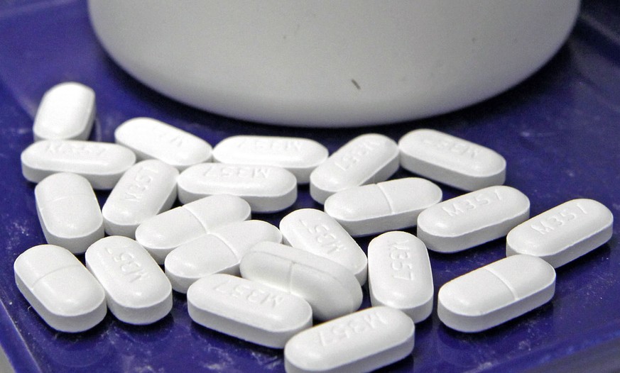 FILE - This Tuesday, Feb. 19, 2013, file photo shows pills of the painkiller hydrocodone at a pharmacy in Montpelier, Vt. The Food and Drug Administration said Wednesday, Aug. 31, 2016, that the agenc ...