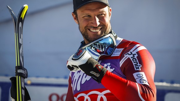 Norway&#039;s Aksel Lund Svindal celebrates his victory following the men&#039;s World Cup downhill ski race in Lake Louise, Alberta, Saturday, Nov. 28, 2015. (Jeff McIntosh/The Canadian Press via AP) ...