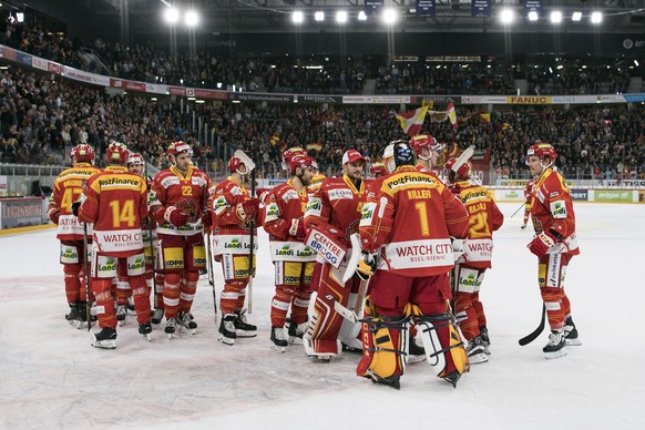 Biels Spieler feiern ihren Sieg im Eishockey Meisterschaftsspiel der National League zwischen dem EHC Biel und dem Geneve Servette HC, am Freitag, 21. September 2018, in der Tissot Arena in Biel. (KEY ...