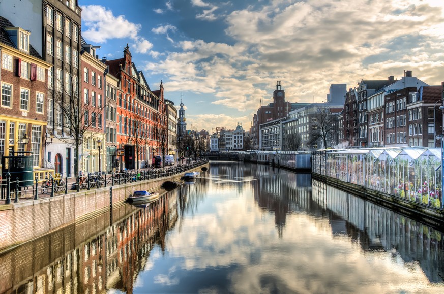 Blick über eine Gracht in Amsterdam.