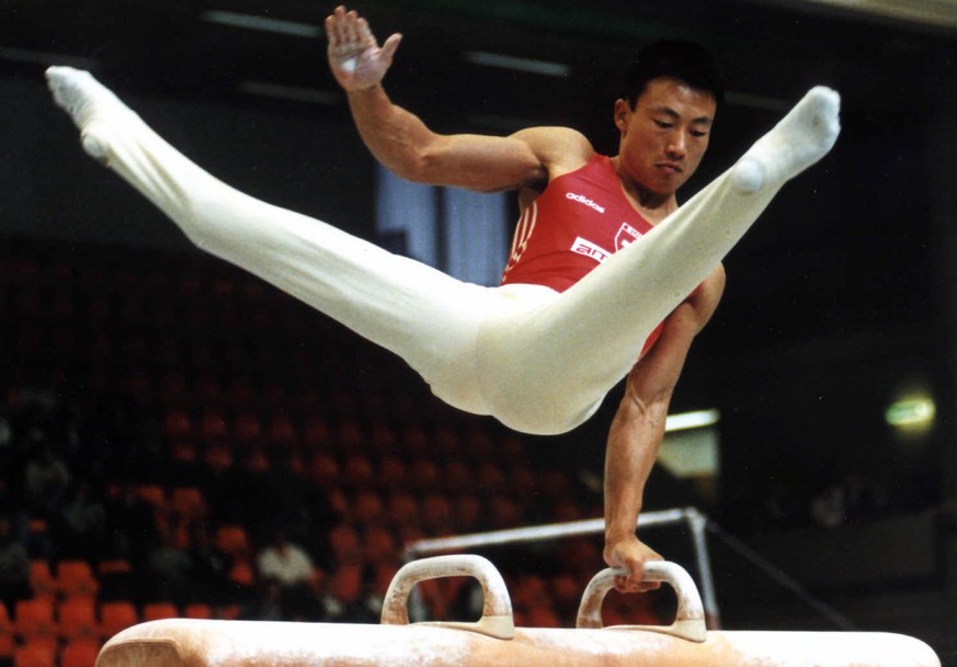 VORSCHAU ATLANTA 1996 --- Groesster Anwaerter auf eine Schweizer Medaille an den Olympischen Spielen 1996 in Atlanta ist Donghua Li (Archivbild 1995), der Pferdepauschen-Weltmeister aus China, der in  ...