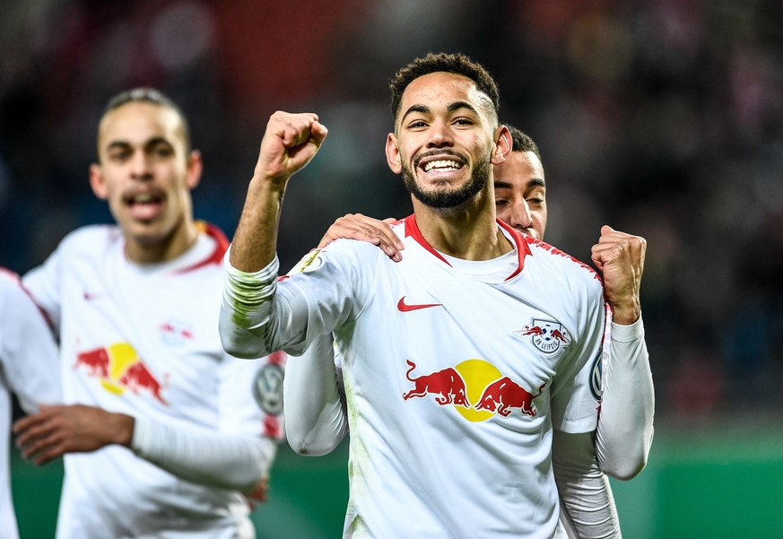 epa07348244 Leipzig&#039;s Matheus Cunha celebrates his goal with his team mates during the German DFB Cup round of 16 match between RB Leipzig and VfL Wolfsburg, in Leipzig, Germany, 06 February 2019 ...