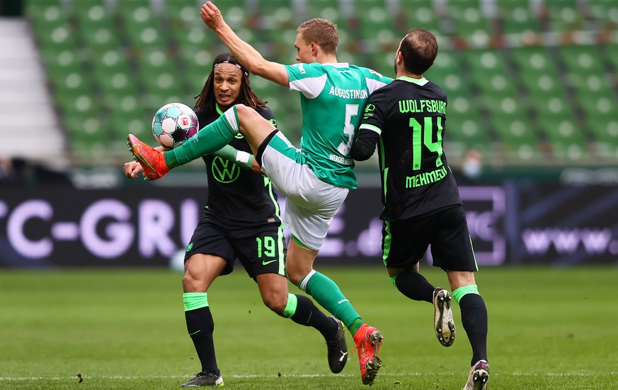 epa09085913 Kevin Mbabu (L) and Admir Mehmedi (R) of VfL Wolfsburg battle for possession with Ludwig Augustinsson of Werder Bremen during the German Bundesliga soccer match between SV Werder Bremen an ...