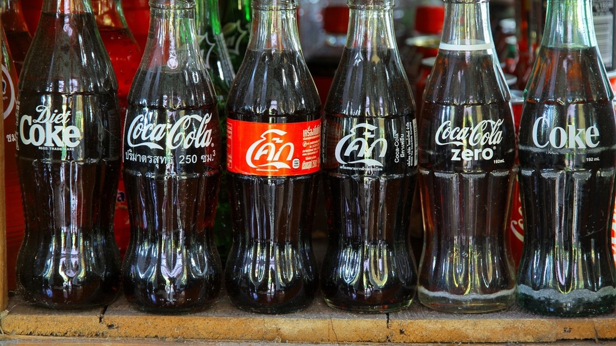 Darum Schmeckt Cola Aus Glasflaschen Besser Als Aus Der Dose Watson