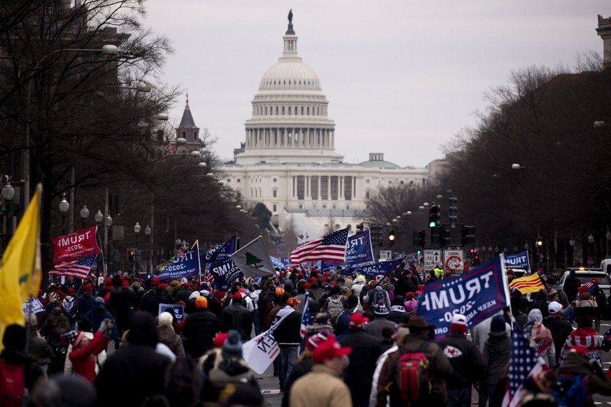 epa08923288 Pro-Trump protesters march down Pennsylvania Avenue to the US Capitol (seen behind) in Washington, DC, USA, 06 January 2021. Right-wing conservative groups are protesting against Congress  ...