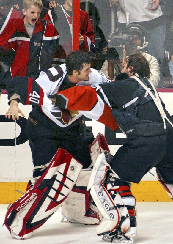 Ottawa Senators goalie Patrick Lalime (40) and Philadelphia Flyers goalie Robert Esche join in the fight-filled final 1:45 of the third period Friday, March 5, 2004, in Philadelphia. (AP Photo/George  ...
