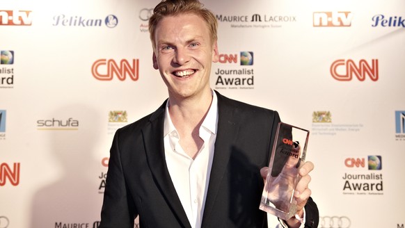 epa07241920 German journalist Claas Relotius holds his award trophy of the CNN Journalist Award 2014, in Munich, Germany, 27 March 2014 (issued 20 December 2018). German weekly magazine &#039;Der Spie ...