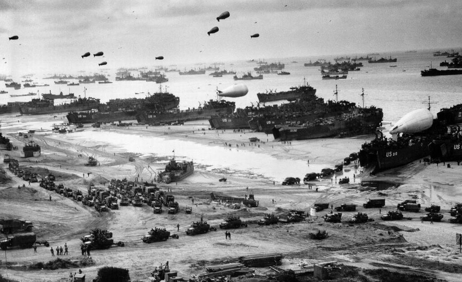 Aufnahmen wie diese von der Landung der Alliierten im Zweiten Weltkrieg gibt es auf dem Twitter-Kanal ClassicPics zu sehen.